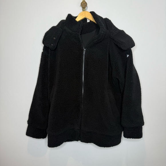 ALO Yoga Norte Black Faux Sherpa Jacket Coat Size Medium Revolve - Picture 9 of 14